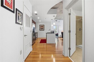 44 Peachtree Pl NE in Atlanta, GA - Foto de edificio - Building Photo