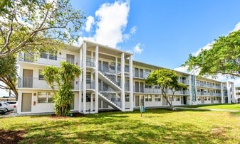 Park Hill Hollywood Apartments in Hollywood, FL - Building Photo