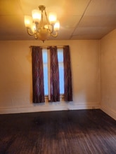 1042 W Prairie Ave in Decatur, IL - Building Photo - Building Photo