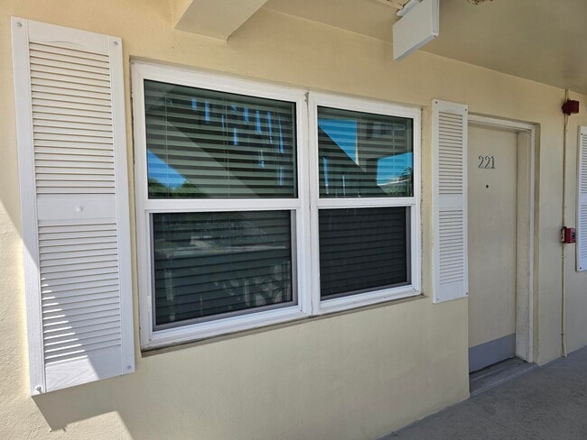 property at 3915 S Flagler Dr