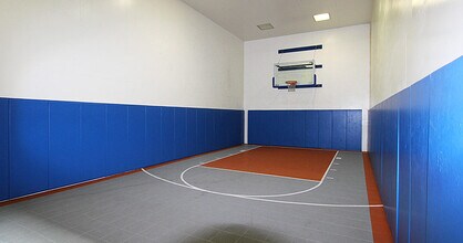5500 Owensmouth Ave, Unit 2 in Woodland Hills, CA - Building Photo - Building Photo
