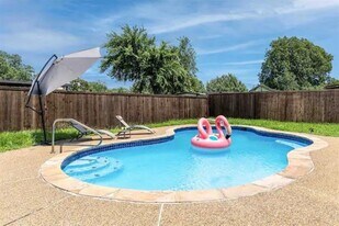 3206 Heather Glen Dr in Mesquite, TX - Building Photo