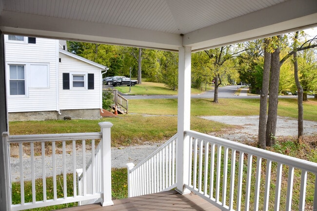39 Hospital Hill Rd in Sharon, CT - Building Photo - Building Photo