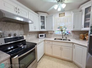 4525 NW 3rd Ct in Delray Beach, FL - Building Photo - Building Photo