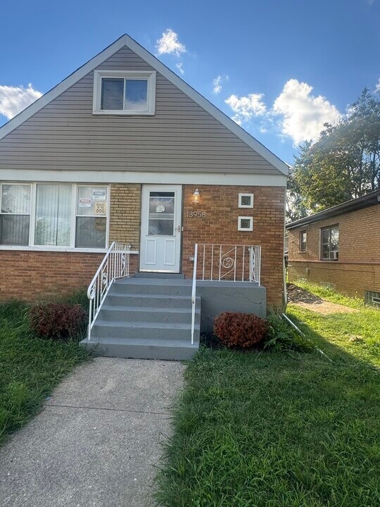 13958 Betty Ln in Blue Island, IL - Building Photo