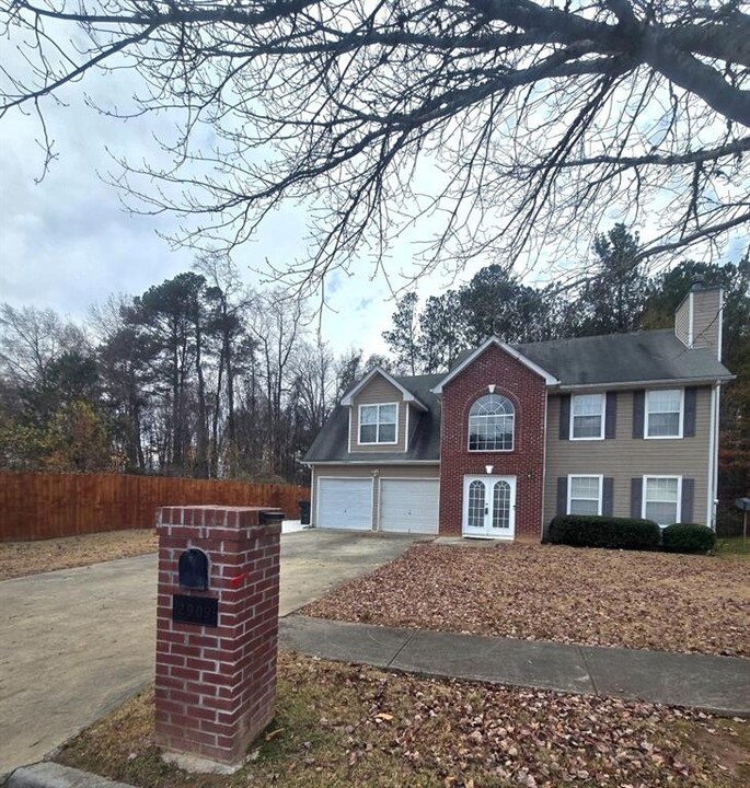 2909 Gala Trail SW in Snellville, GA - Building Photo