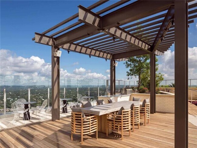 312 Bowie St in Austin, TX - Building Photo - Building Photo