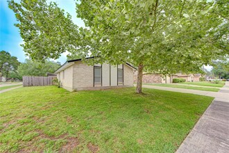 6903 Foxside Ln in Humble, TX - Building Photo - Building Photo