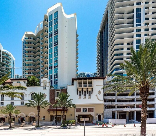 250 Sunny Isles Blvd in Sunny Isles Beach, FL - Building Photo - Building Photo