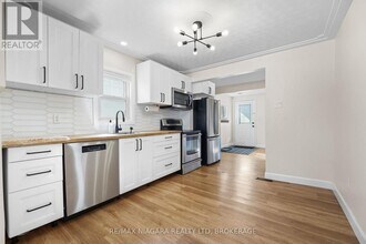 64 Churchill St in St Catharines, ON - Building Photo - Building Photo