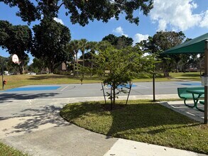 419 4th Ct in Palm Beach Gardens, FL - Building Photo - Building Photo