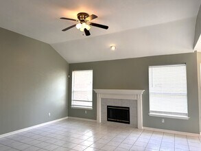 8739 Saratoga Dr in Sugar Land, TX - Building Photo - Building Photo