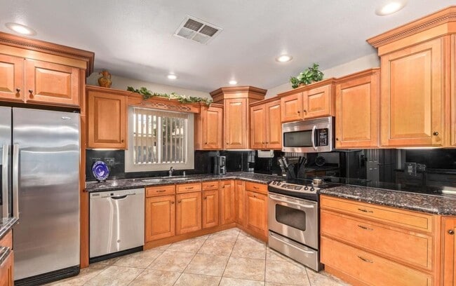 4933 W Sandra Terrace in Glendale, AZ - Building Photo - Building Photo