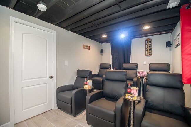 7411 W 56th St in Summit, IL - Foto de edificio - Building Photo