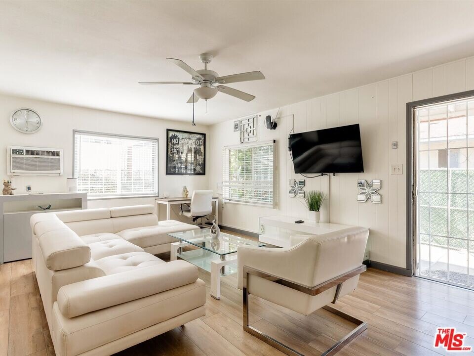 138 S Madison Ave in Los Angeles, CA - Building Photo