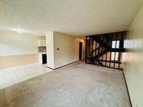 13205 Carpenter St in Papillion, NE - Building Photo - Building Photo