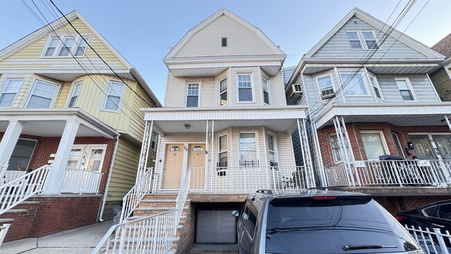 property at 66 W 15th St