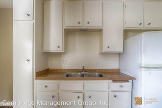 1550 Hornblend St in San Diego, CA - Building Photo - Building Photo