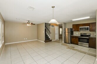 4959 S Cancun in Houston, TX - Foto de edificio - Building Photo