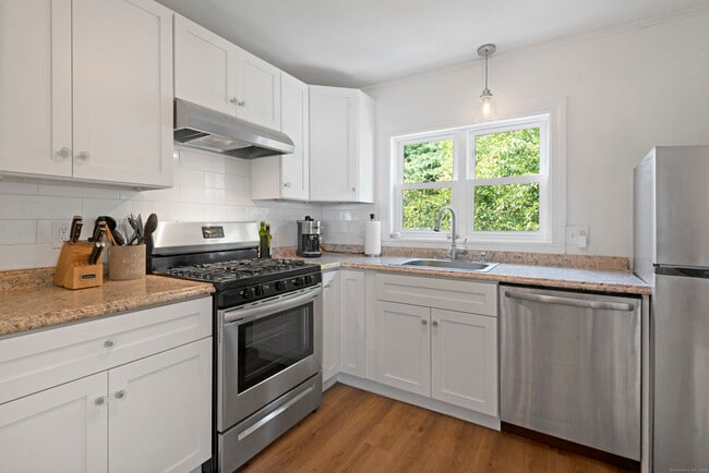 51 Indian Neck Ave in Branford, CT - Building Photo - Building Photo
