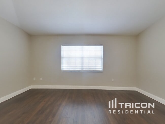 3598 N Biscayne Dr in North Port, FL - Building Photo - Building Photo