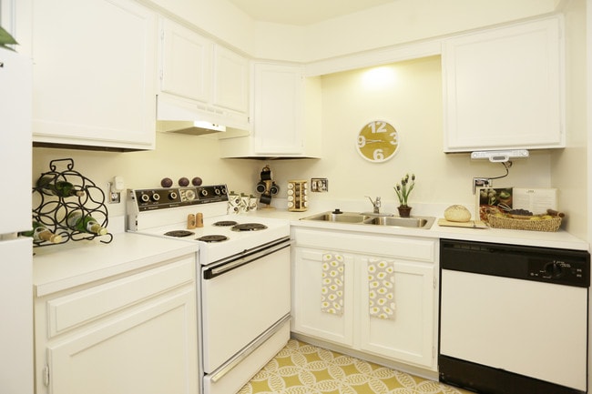 Sutton Club Apartments