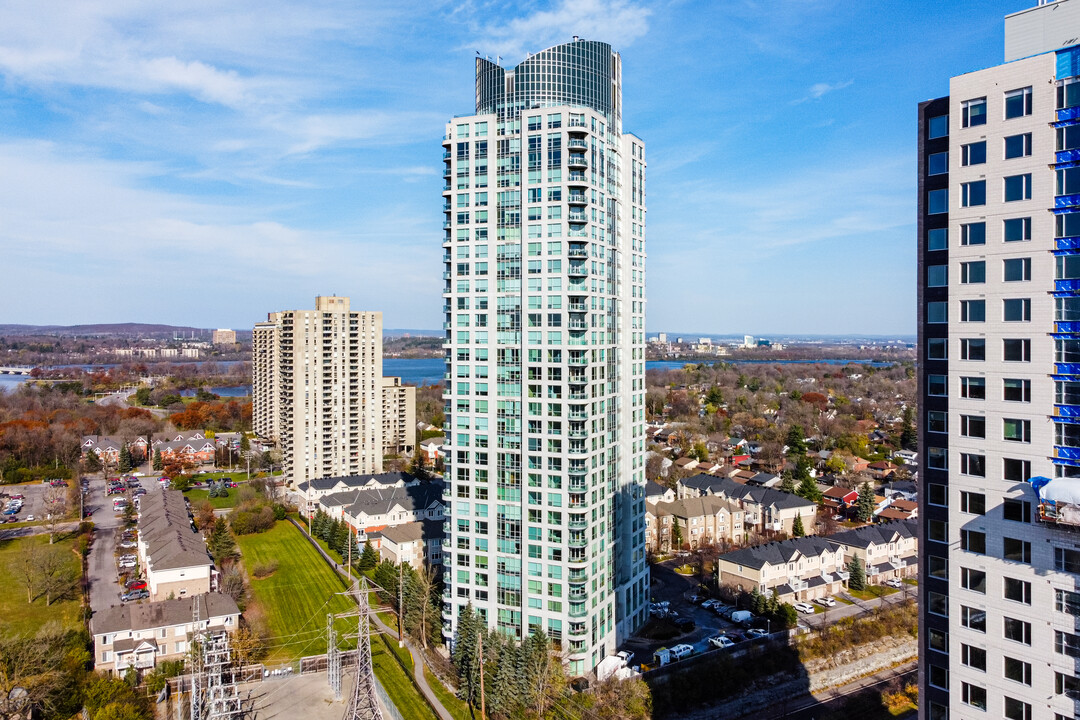 Minto Metropole in Ottawa, ON - Building Photo