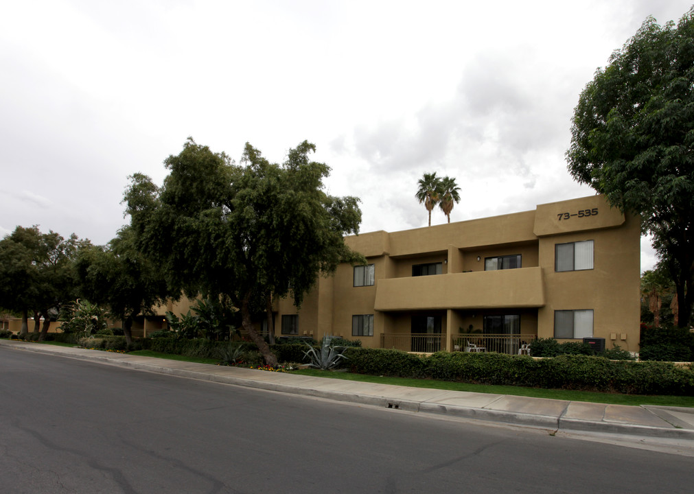 Neighbors Apartments in Palm Desert, CA - Foto de edificio