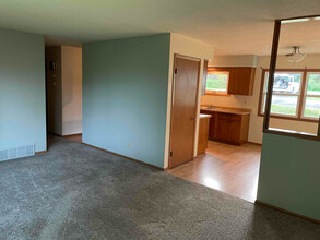2206 Springvale Ct in Duluth, MN - Building Photo - Building Photo