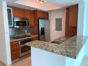 110 Washington Ave in Miami Beach, FL - Building Photo - Building Photo