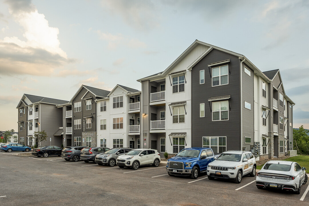Red Mill Crossings in Goldsboro, PA - Building Photo