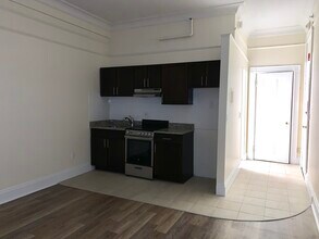 62 Boylston St, Unit 223 in Boston, MA - Foto de edificio - Building Photo