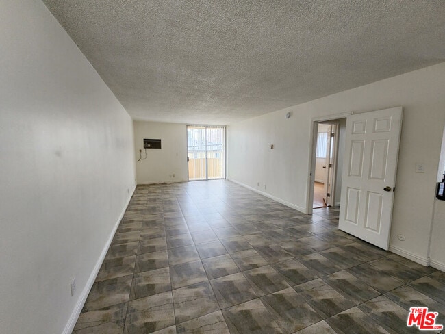 property at 425 S Kenmore Ave