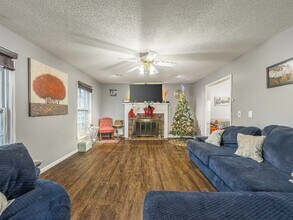 4816 Mockingbird Ln in St. Joseph, MO - Building Photo - Building Photo