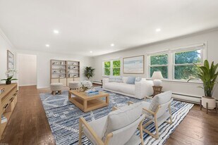 48 Meyer Pl in Greenwich, CT - Building Photo
