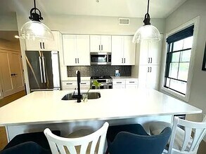 37 Horace St, Unit 201 in Boston, MA - Building Photo - Building Photo