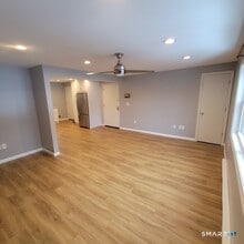 14 Canterbury Arms in New Milford, CT - Building Photo - Building Photo