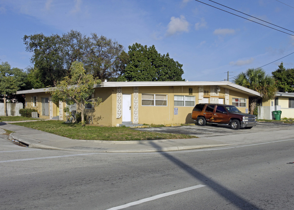 13200 NE 6th Ave in Miami, FL - Building Photo