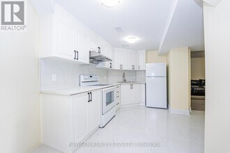 3084 Spring Creek Crescent in Mississauga, ON - Building Photo - Building Photo