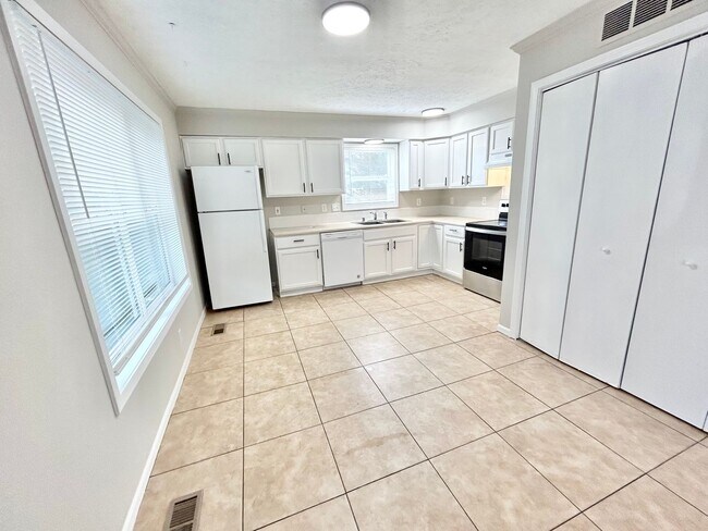 1104 Mazatlan Cir in Colorado Springs, CO - Building Photo - Building Photo