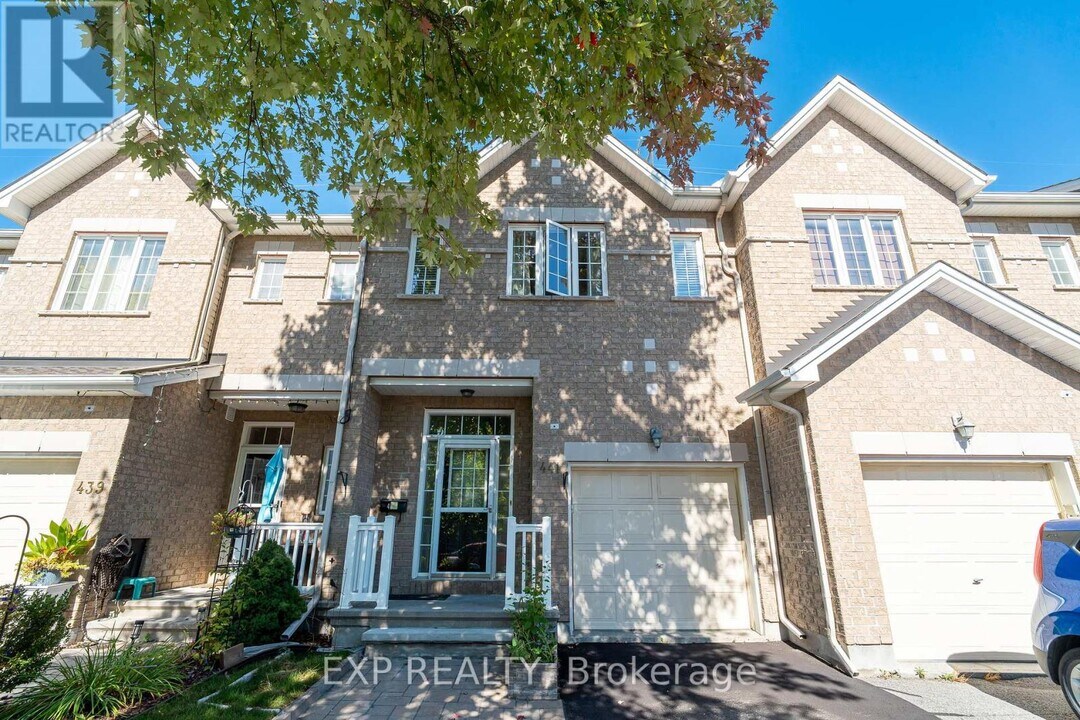 441 Foxhall Way in Ottawa, ON - Building Photo