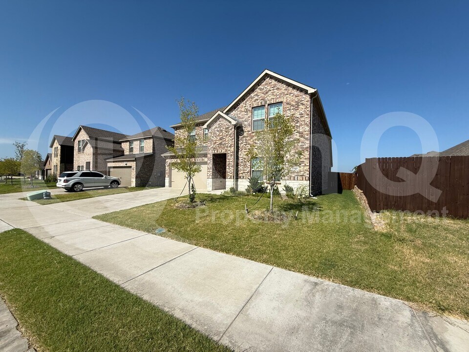 1400 Colonial Bluff Ln in Princeton, TX - Building Photo