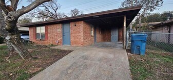 217 Fireside Village Dr in Keene, TX - Building Photo
