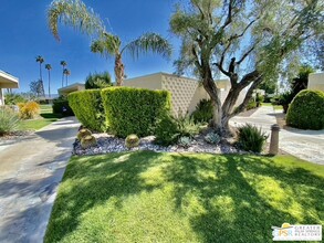 16 Lakeview Dr in Palm Springs, CA - Foto de edificio - Building Photo