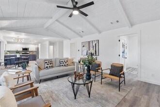1701 Deep Wood Dr in Round Rock, TX - Building Photo - Building Photo
