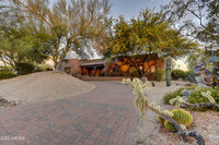 10989 E Taos Dr in Scottsdale, AZ - Foto de edificio - Building Photo