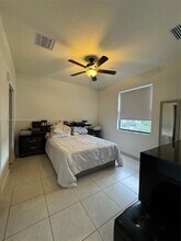 7915 NW 104th Ave in Doral, FL - Building Photo - Building Photo