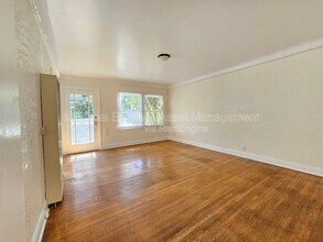 807 Oro Terrace in Los Angeles, CA - Building Photo - Building Photo