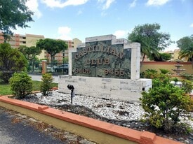 9455 W Flagler St in Miami, FL - Building Photo