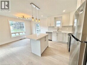 87 Scott Rd in Cambridge, ON - Building Photo - Building Photo